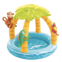 Piscina con palmeras