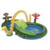Piscina con palmeras